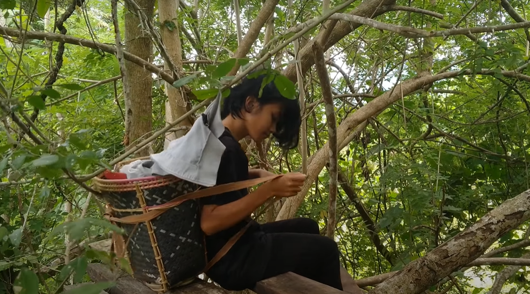 pelajar panjat pokok