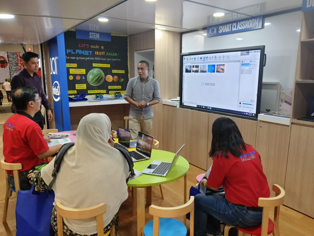 Sesi Pembelajaran Lebih Mudah Dengan Papan Interaktif Ini