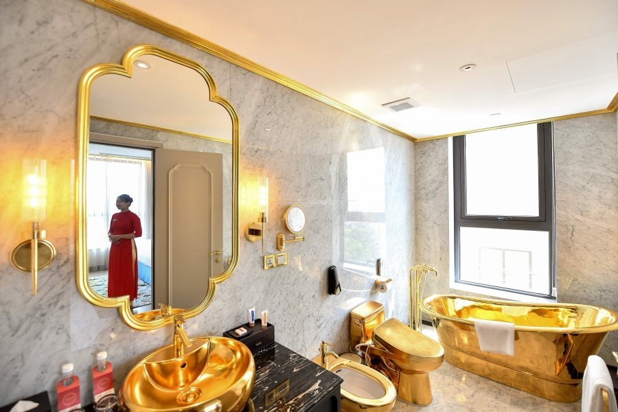 hotel bersalut emas pertama di dunia