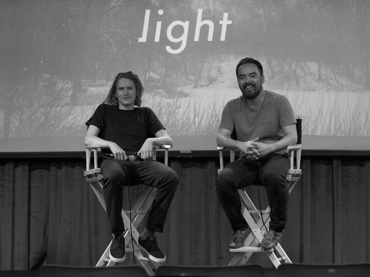 light phone relevan atau tidak