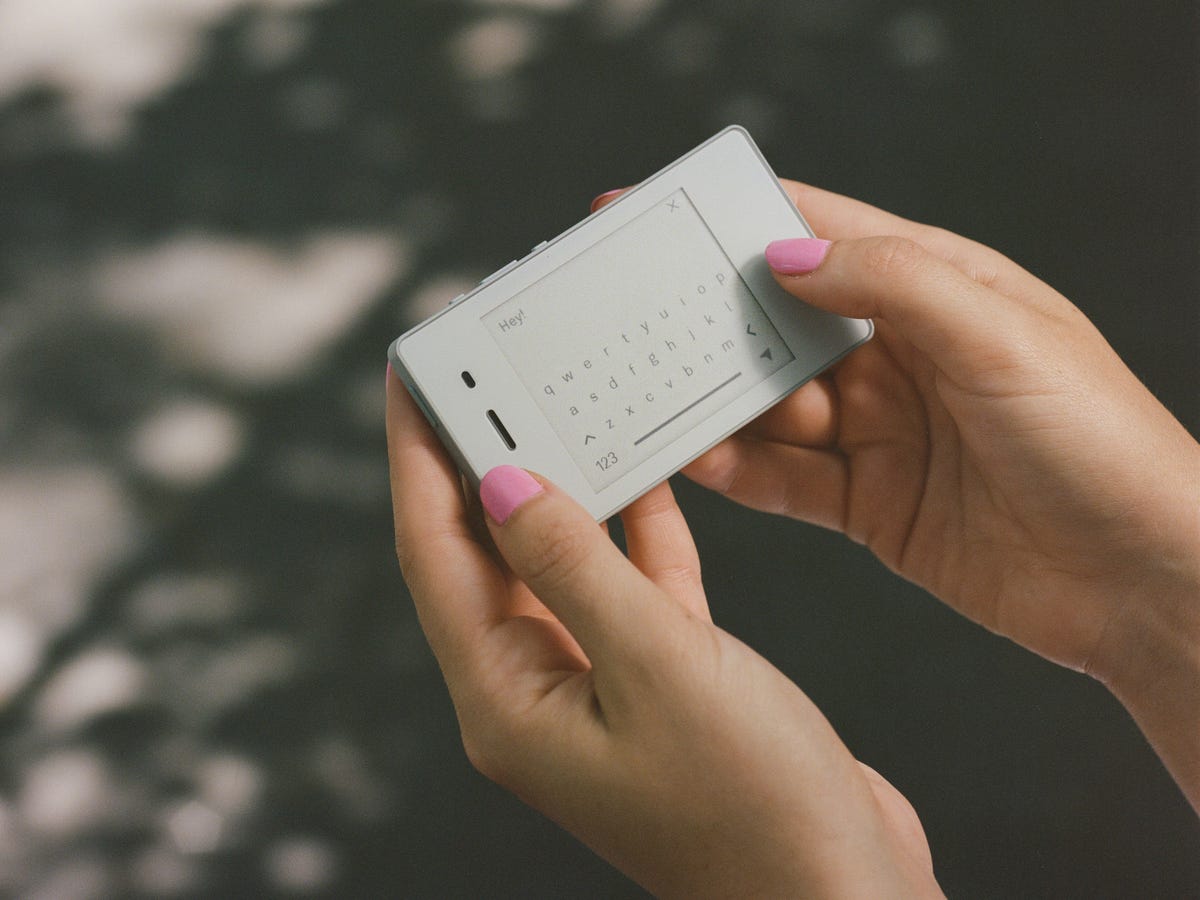 light phone relevan atau tidak