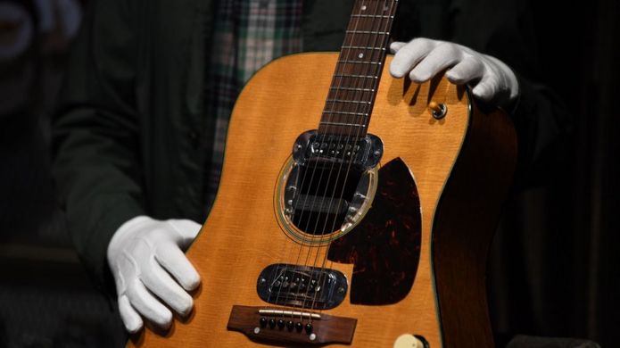 gitar kurt cobain termahal dijual