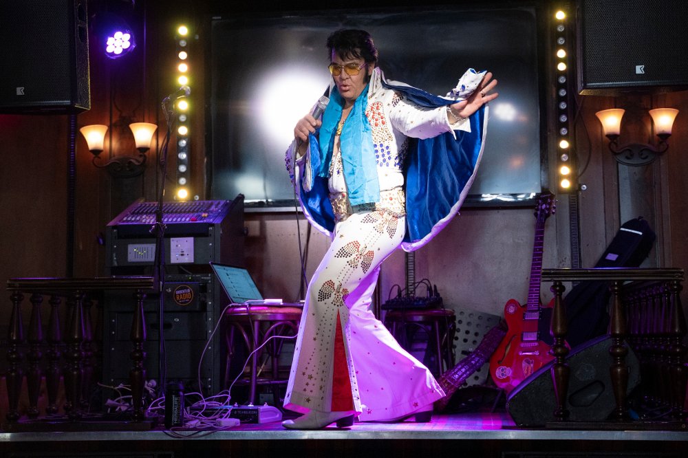 “Kjell Elvis” Cipta Rekod Dunia, Menyanyi Selama 50 Jam, 50 Minit dan 50 Saat