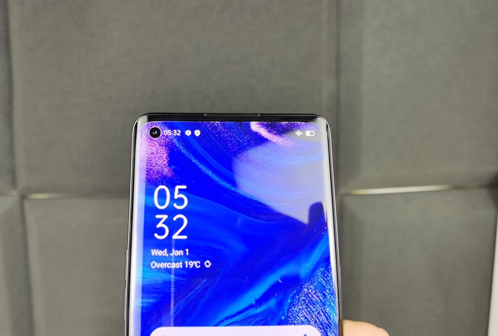 OPPO Reno4 Pro, Peranti Kelas Pertengahan Dengan Pengecasan Pantas 65W