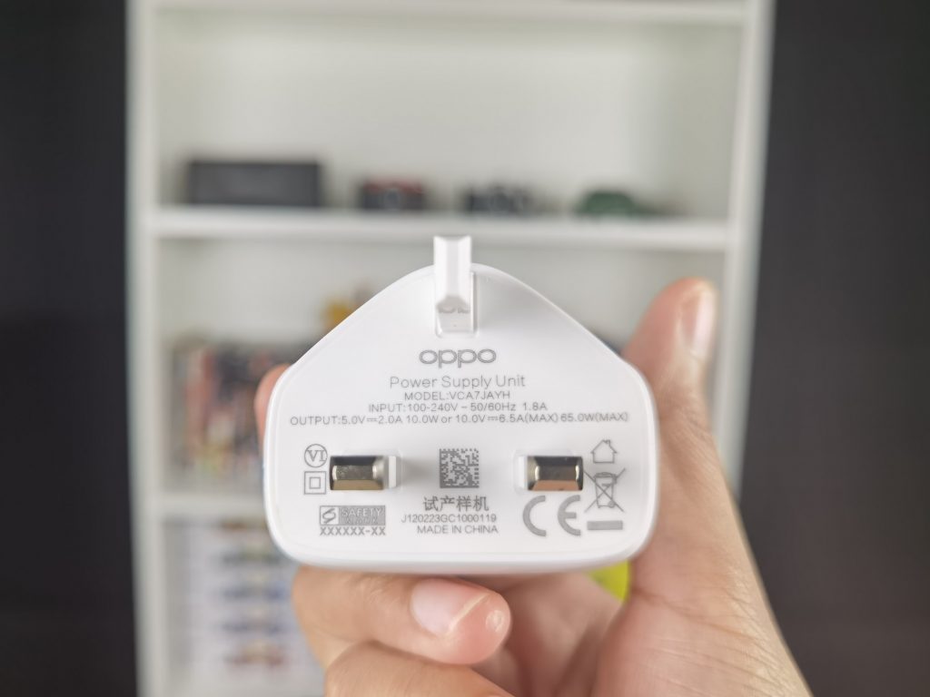 OPPO Reno4 Pro, Peranti Kelas Pertengahan Dengan Pengecasan Pantas 65W