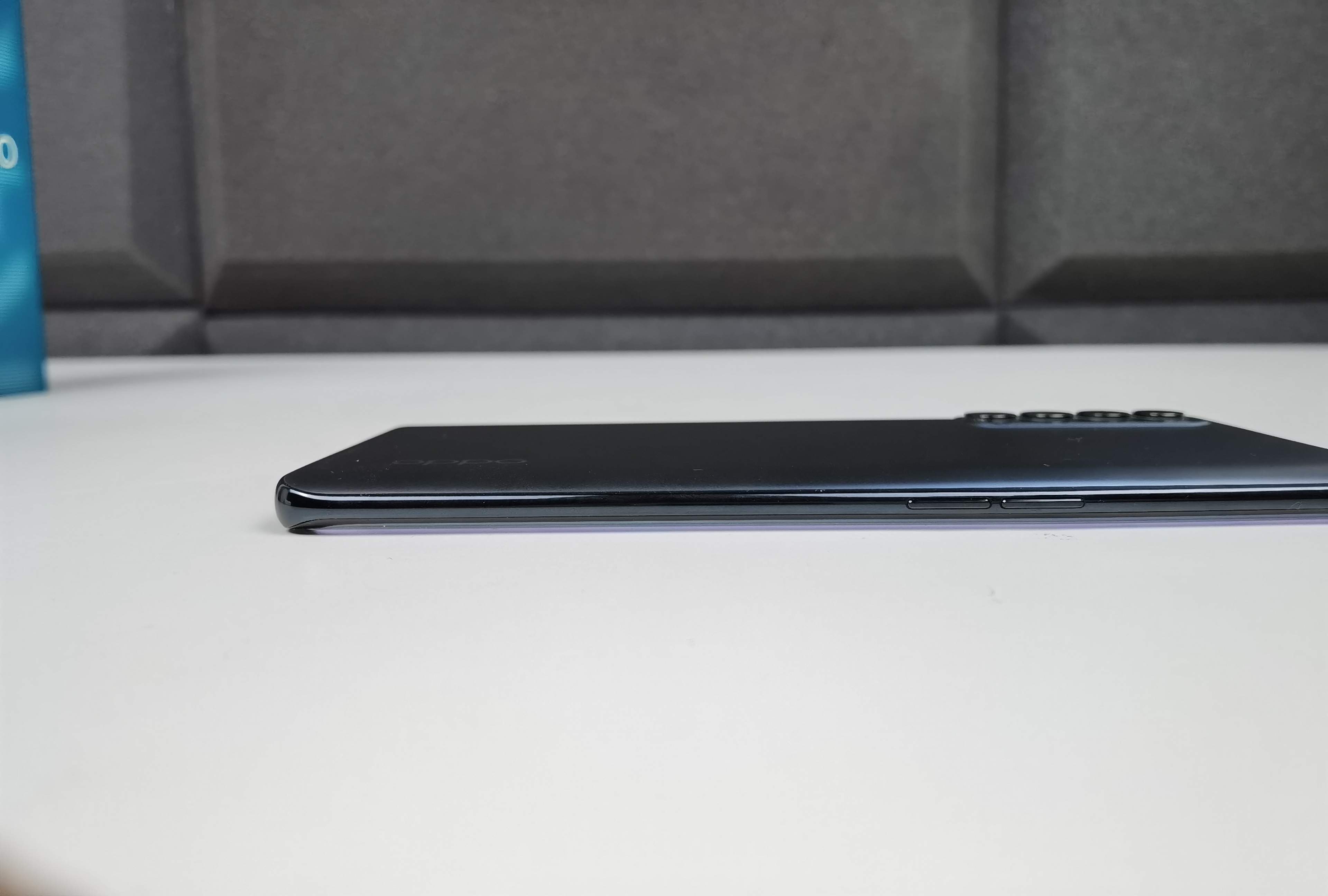 OPPO Reno4 Pro, Peranti Kelas Pertengahan Dengan Pengecasan Pantas 65W