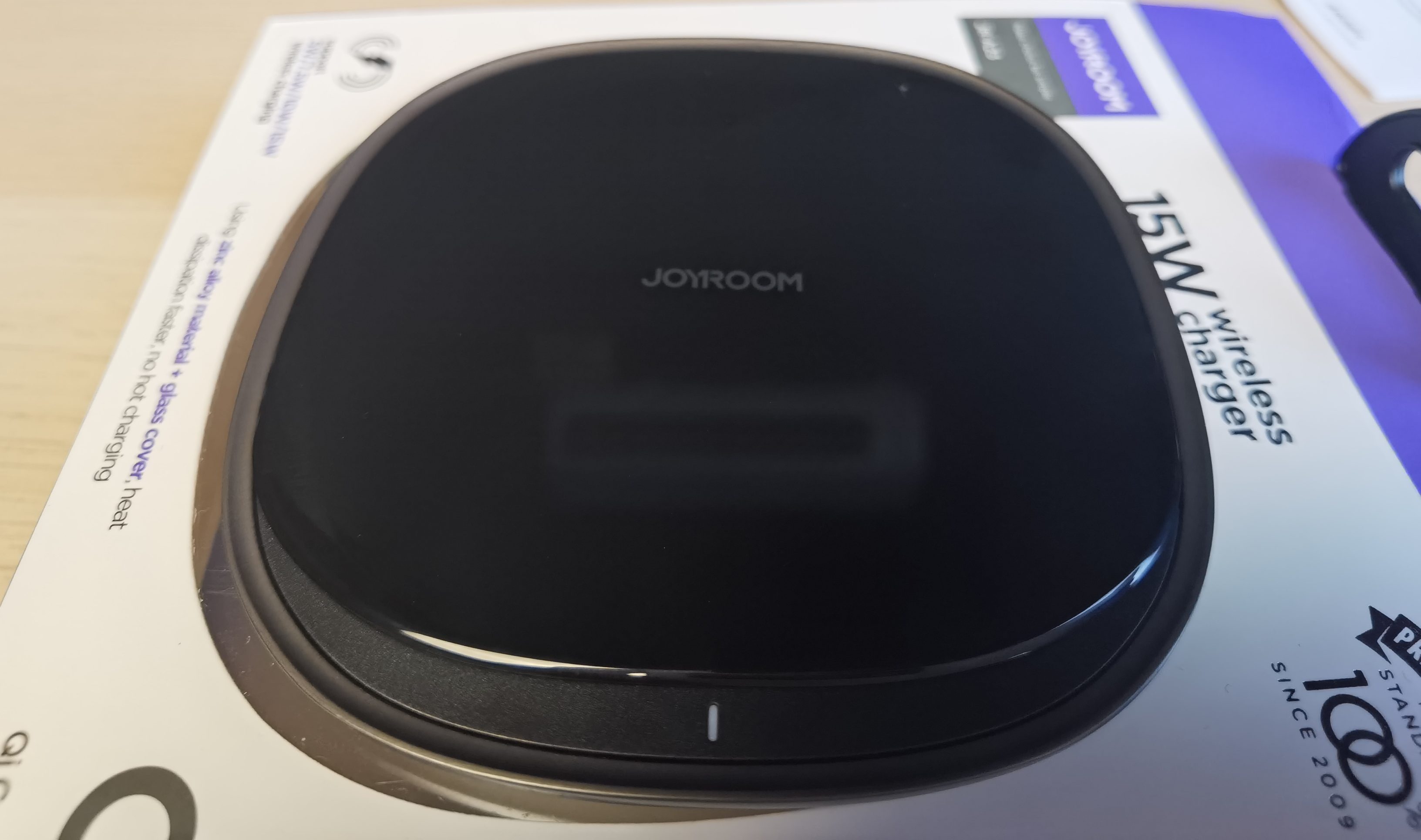 pengecas nir-wayar joyroom