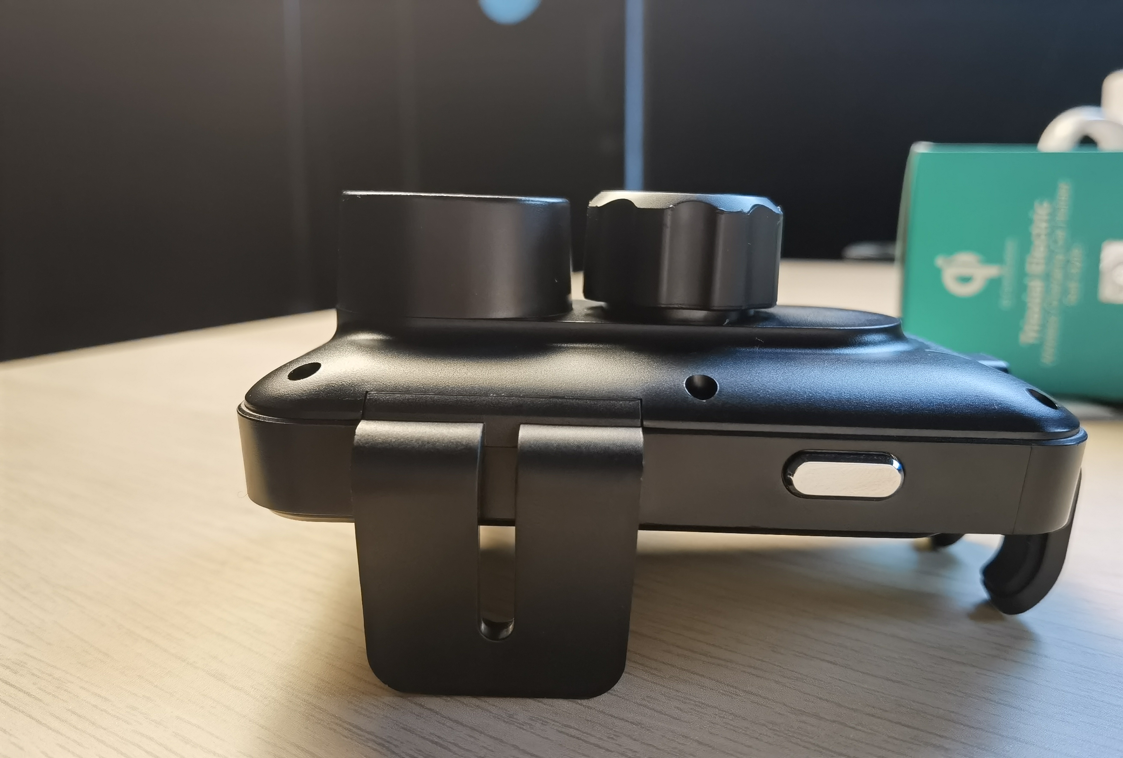 Pengecas Nir-Wayar Car Holder