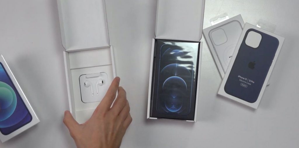 iPhone 12 Di Perancis Didatangkan Dalam 2 Kotak, Satu Lagi Untuk Memuatkan Fon Telinga
