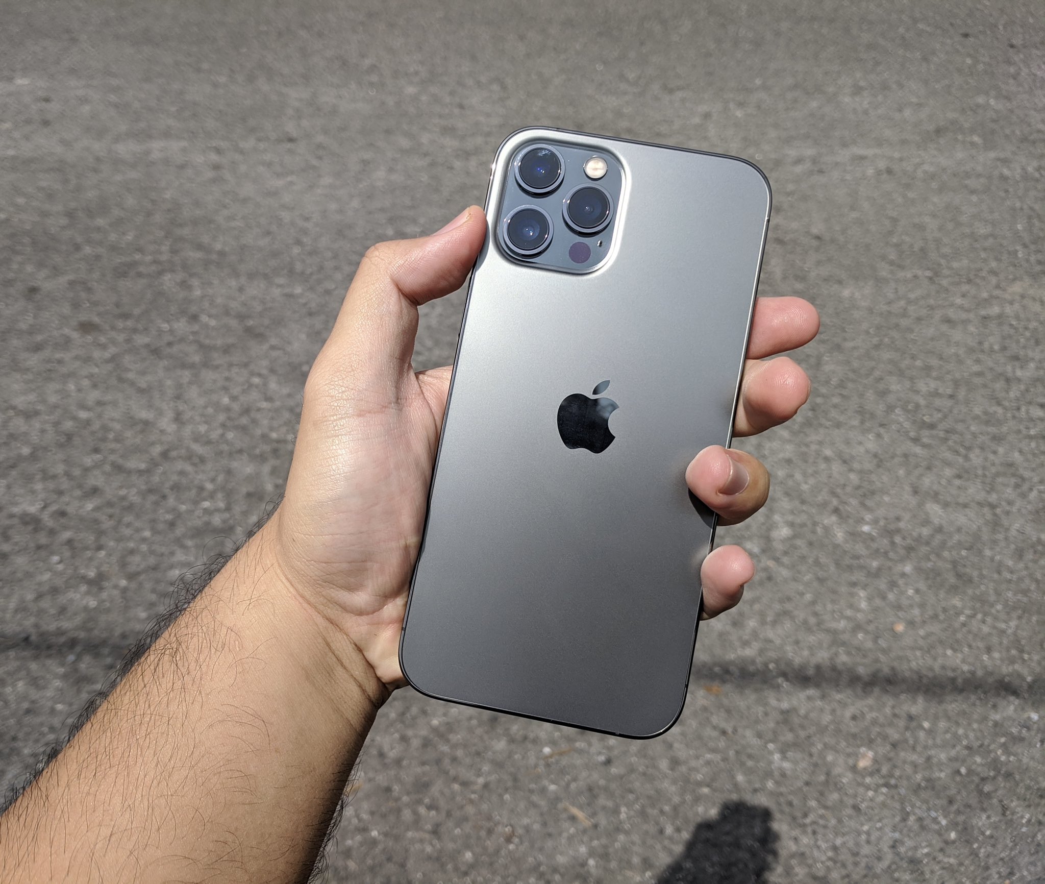 Reaksi Awal iPhone 12 Pro Max
