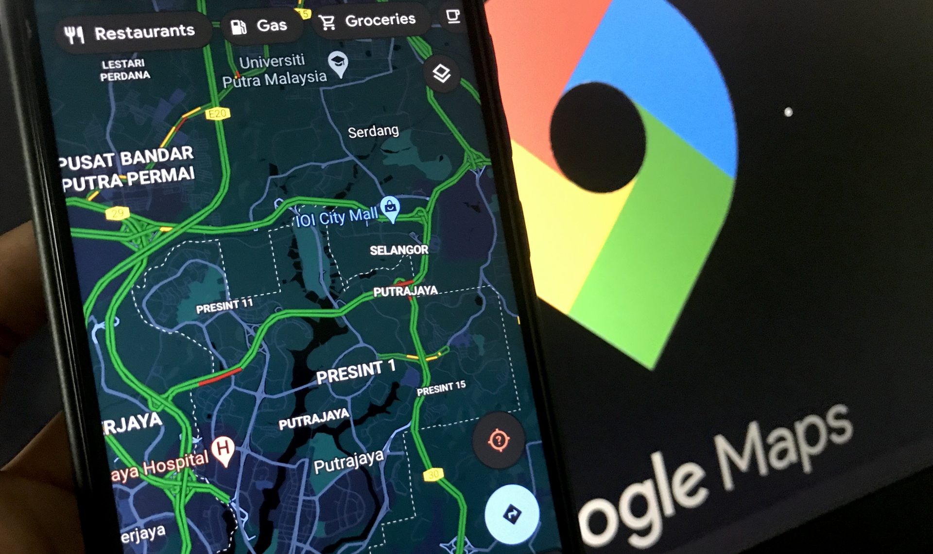 dark mode Google Maps