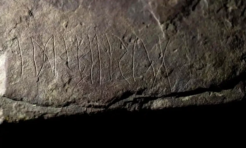 ‘Runestone’ Tertua Di Dunia Ditemui Ahli Arkeologi Di Norway, Berusia 2,000 Tahun