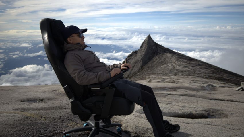 Kerusi Urut Tanpa Wayar Pertama Muncul Di Puncak Gunung Kinabalu