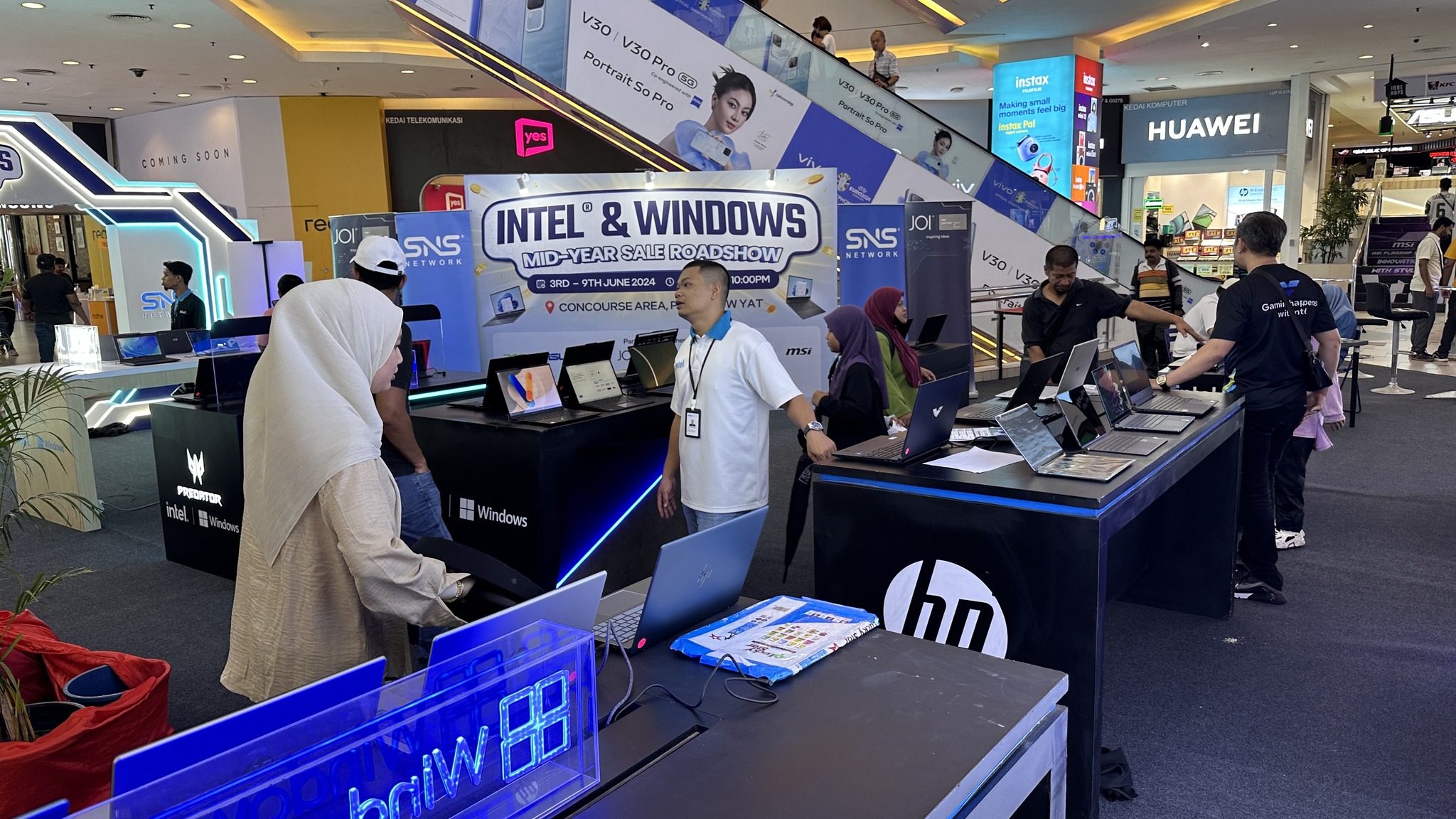Jerayawara SNS Kini Bermula Di Plaza Low Yat, Ini Antara Yang Ditawar