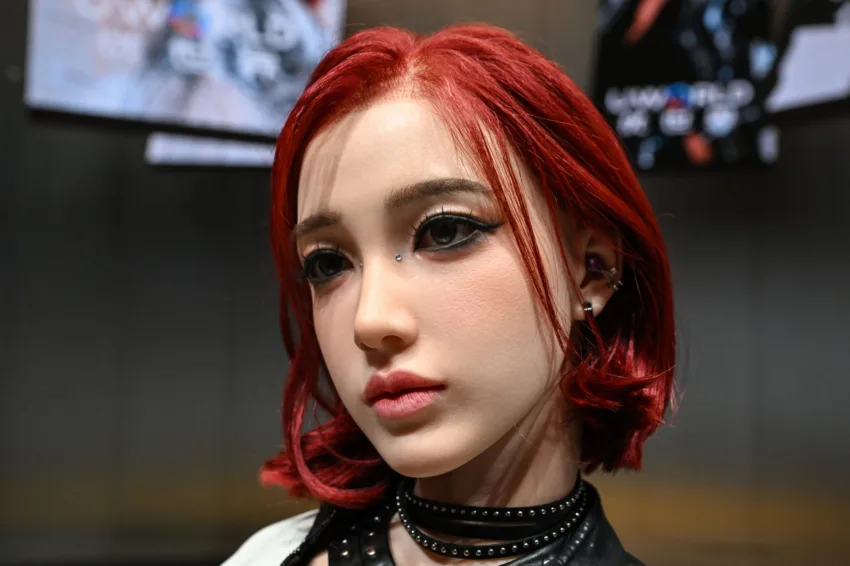 China Lancar Robot Humanoid ‘Ultra-Realistik’ Pertama Di Dunia Yang ‘Sentiasa Setia’