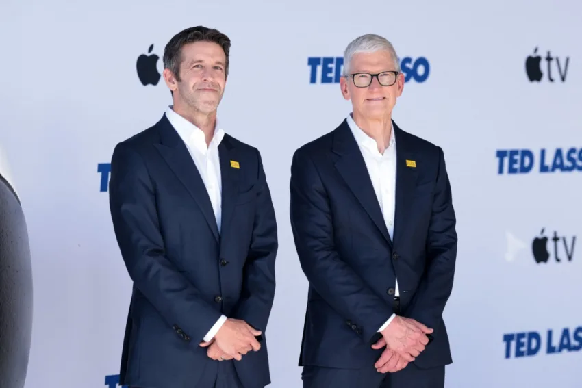 Berakhirnya Era Tim Cook, John Ternus Ambil Alih Apple Dengan Gaji Bermula ~RM12 Juta