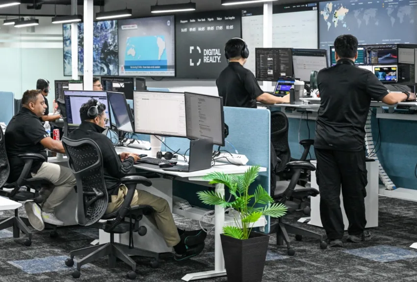Realiti Pekerja Kawal Lebih 300 Pusat Data Pastikan AI Kekal Beroperasi 24 Jam Tanpa Henti