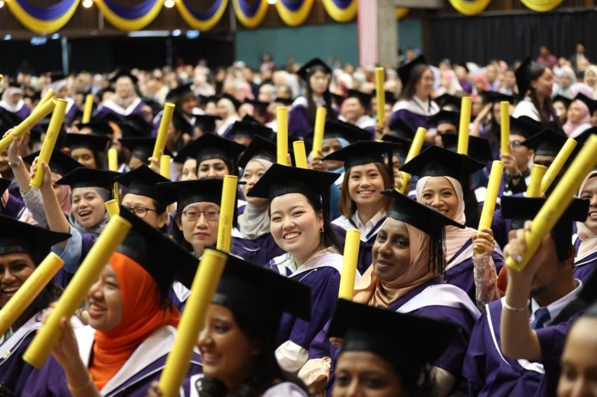 Graduan Bakal Nikmati Gaji Minimum RM2,500, Kebajikan Pekerja E-Hailing dan P-Hailing Lebih Terjamin