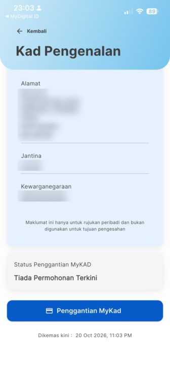 Skrin Kad Pengenalan memaparkan maklumat MyKad anda. Tekan butang biru "Penggantian MyKad" di bahagian bawah.
