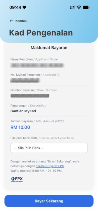 Di bahagian Maklumat Bayaran, pilih bank daripada senarai yang tersedia untuk meneruskan pembayaran. Kemudian, tekan butang "Bayar Sekarang" dan ikuti arahan yang dipaparkan pada skrin sehingga transaksi selesai.