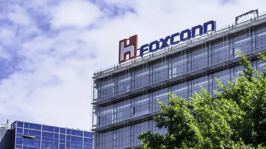 Foxconn  Habiskan 1 Trilion Token Bagi Melatih AI FoxBrain Dalam 12 Hari