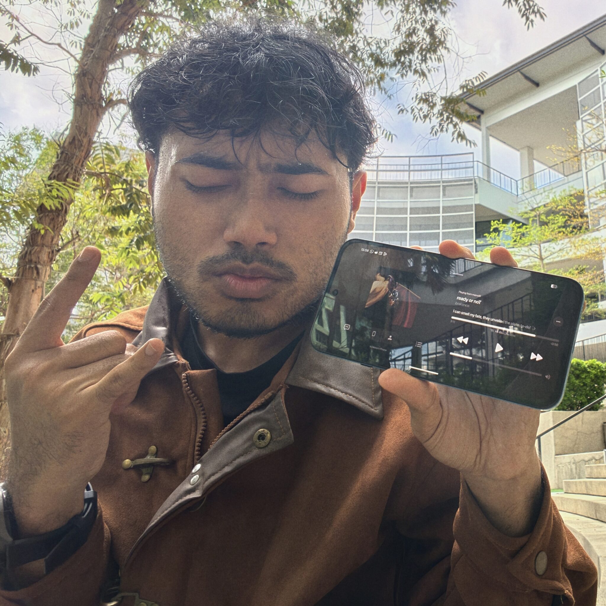 (Ulasan) Nothing Phone (4b): Bukan Telefon Yang Teruk, Cuma Pesaing Lebih Menarik