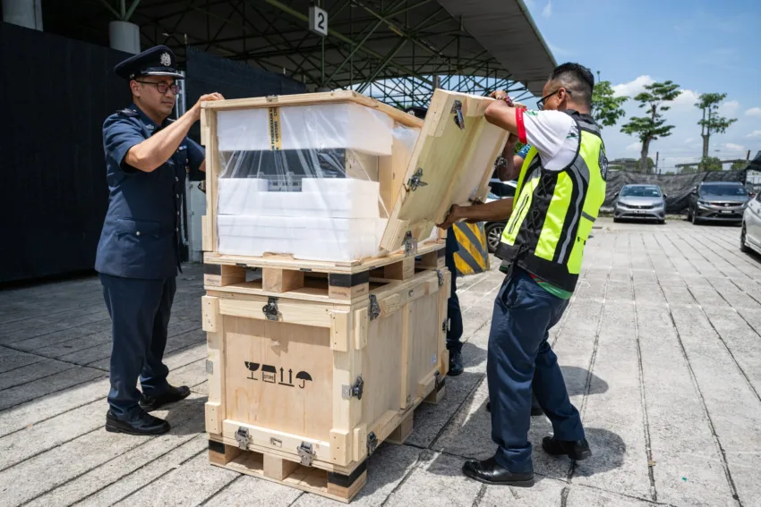 Kastam Gagalkan Cubaan Seludup Cip AI Bernilai RM49.5 Juta Di KLIA