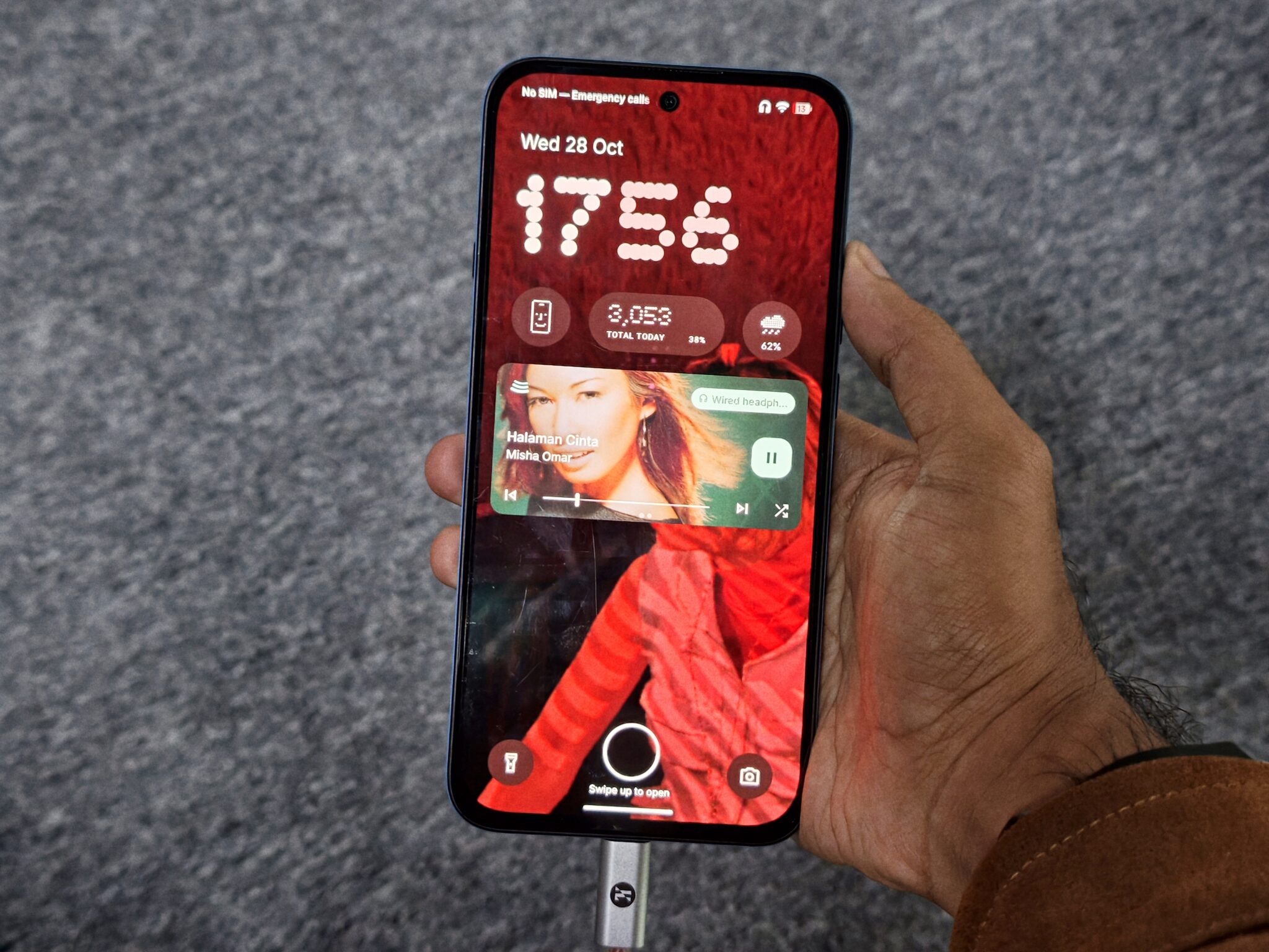 (Ulasan) Nothing Phone (4b): Bukan Telefon Yang Teruk, Cuma Pesaing Lebih Menarik